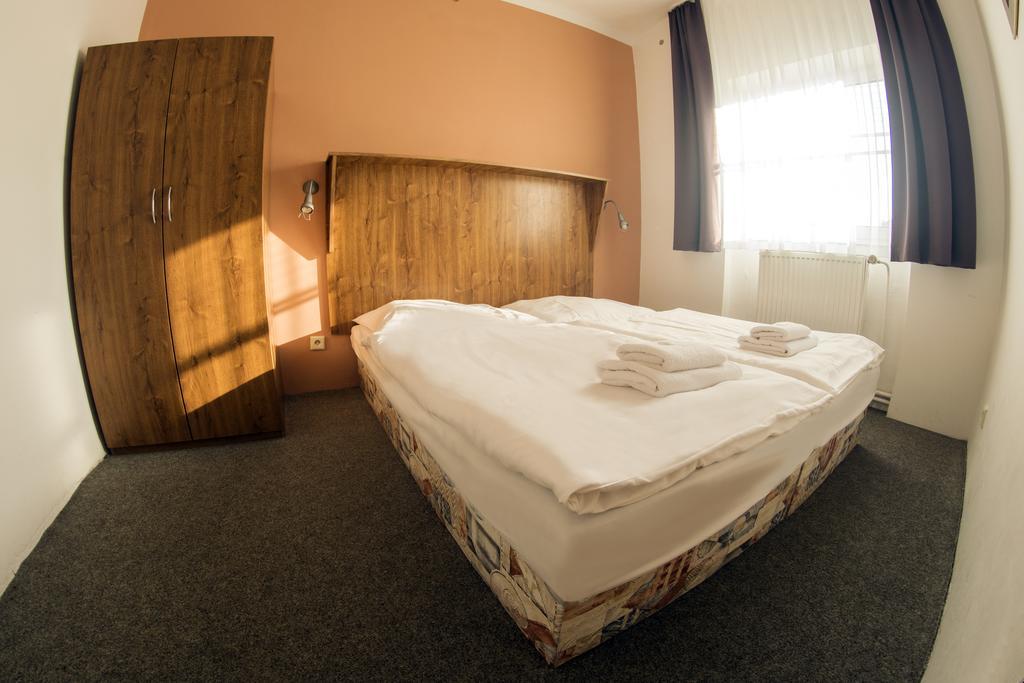 Studia a apartmány U Karla Turnov Kültér fotó